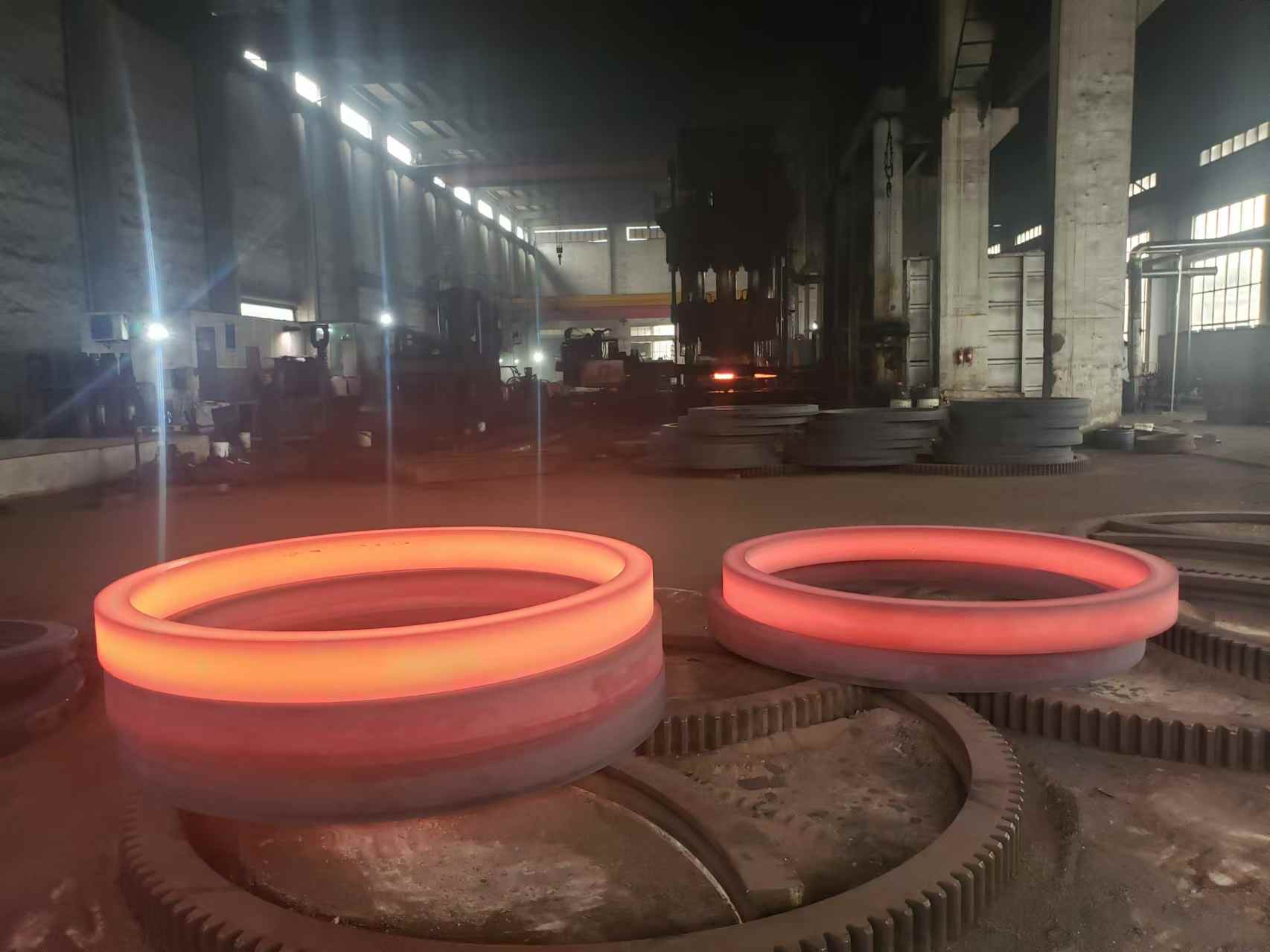 大型環(huán)形軸承內(nèi)外圈淬火 江蘇張家港碾環(huán)鍛造工廠