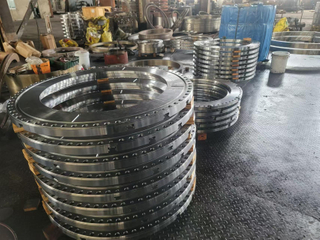 江蘇張家港碾環(huán)工廠承接大尺寸非標(biāo)法蘭成品訂單